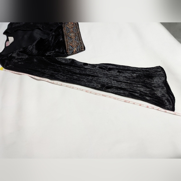 Lipstick Boutique Y2K Sequined Embroidered Velvety Crop Top Size: Large - Picture 7 of 8